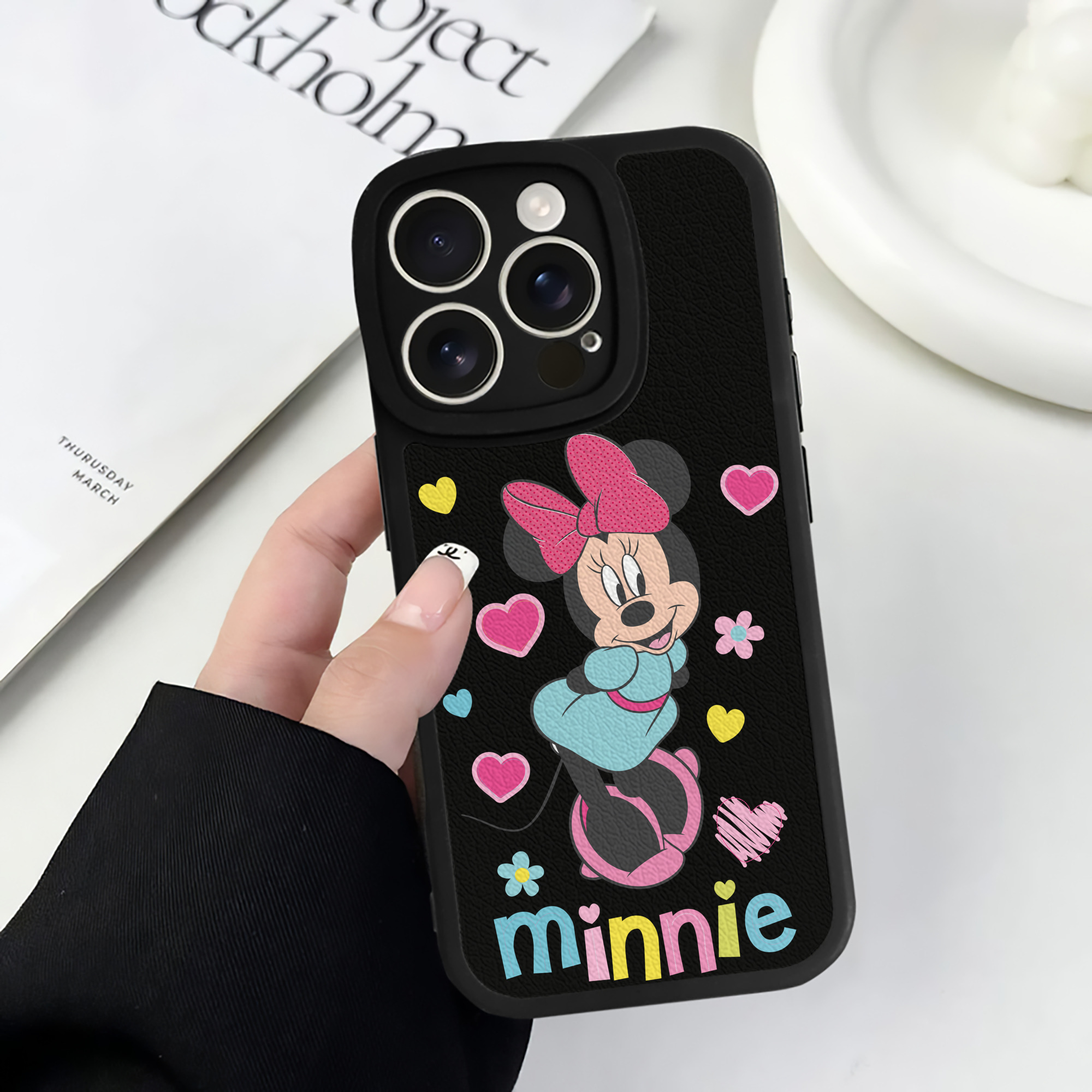 （画像用） ミッキーマウス Mickey Mouse 【iPhone 16シリーズ対応】シリコンスマホケース（レザー調） 材質：シリコン
